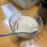 皆川食肉店 - 杏仁豆腐、女性サービスでした