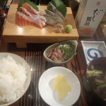 釧路食堂 - サーモン刺し400円+定食300円