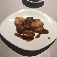 中国飯店 富麗華 - 小海老とマッシュルームの辛味炒め