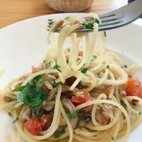 アドゥエパッシ - 燻製した秋刀魚とたまねぎのスパゲッティ