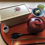 西中洲 鮨 山椒郎 - ◆海鮮博多小箱(3000円：外税）・・2段重ねの小箱、小鉢、汁物などのセット。