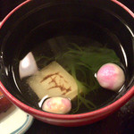 あつた蓬莱軒 - お椀  とても上品な出汁です。