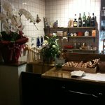 Chiori - 清潔感のある店内。自慢のパン