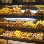 神戸屋 - ショーケースを外から見ます。