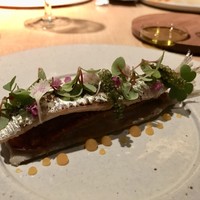 S'ACCAPAU - ナスを鯖でサンドし、パッションフルーツのソースで仕上げて最高の鯖料理