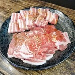 肉の館 ぶんぶん亭 - 