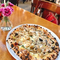 表参道バンブー - イタリア人が窯で焼いてくれるピッザ