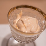 うを徳 - 明石鯛（あかしだひ）骨邊肉（あら）による紅椒（ぱぷりか）のムース