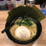 ユトリ - 見た目はストレートな家系ラーメン