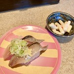 Heiroku Sushi - サンマ
                        サービスのマカロニサラダ