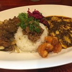 大衆中遊華食堂 八戒 - 2種合いがけカリィ（￥1200）