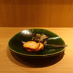 RISTORANTE IL NODO - 小坪漁港の活サザエと里芋のアーモンドバター バゲット添え