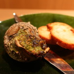 RISTORANTE IL NODO - 小坪漁港の活サザエと里芋のアーモンドバター バゲット添えアップ
