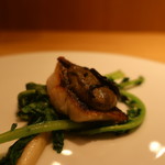 RISTORANTE IL NODO - 地物サゴシ 生ひじき 葉大根添えアップ