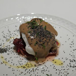 フォリオリーナ・デッラ・ポルタ・フォルトゥーナ - 軽い前菜　　野生の雷鳥の胸肉とモモ肉