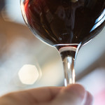 Bien - 高脚杯（ぐらす）に紅葡萄酒（さけ）