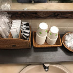 アンダの森 伊豆いっぺき湖 - トイレ① 館内のトイレのアメニティ。男子でコレ！