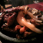 モンゴルレストラン シンキロー - ホルホグ（石焼き牛肉）