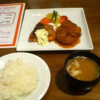 洋食 ヨコオ - ご飯おかわりできます。