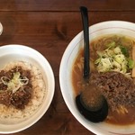 シマシマトム - 牛骨正油ラーメンと牛スジ丼のセット￥900