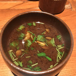 なめこあと三つ葉の赤出汁