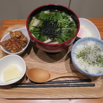 dashi+ - 夜の定食：和出汁の十六穀麺 栄養満点の野菜で、ジャコご飯、唐揚げ1