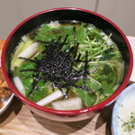 dashi+ - 夜の定食：和出汁の十六穀麺 栄養満点の野菜で、ジャコご飯、唐揚げ2