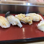 伊勢鮨 - 帆立、北寄貝、つぶ貝の三貫セットに単品でぼたん海老を追加してお願いしました。
