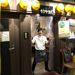 チカサカバ - 入口まで出てきた店主さん♪