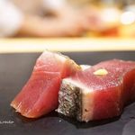 鮨 はしもと - かつお（藁でいぶした）