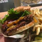 Super Duper Burgers  - 料理写真:チーズバーガー
