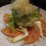 KUROFUNE - 地トマトとチーズのイタリアンサラダ