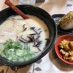 一成 - ラーメン こく味＝５００円
      おにぎり １個＝１００円