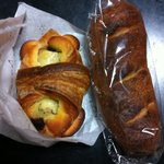 石窯パン工房 Chevre  - ロングウィンナーフランス、ショコラバナーヌ