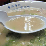 長浜屋台 一心亭 - 獣臭ややありの昔臭い風味があります。スープは豚骨・豚皮・背脂から作り、他は一切無しというコトです。