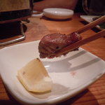 炭火焼肉 筵 - タン、どうぞ～