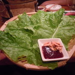 炭火焼肉 筵 - チシャ菜