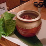 炭火焼肉 筵 - 特製壷漬けカルビだ