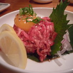 炭火焼肉 筵 - このユッケ、とってもデリシャスゥだった