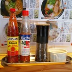 Ramen Shodai Okawari - 卓上調味料
