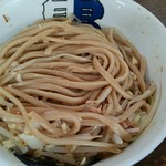 雷 - ヤサイの下の麺