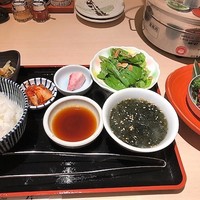 牛刺しと焼肉 仔虎 クリスロード店 - 吟選和牛切り落としランチ