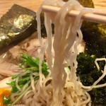 ののすけ - 若干の縮れある中細麺/自家製麺