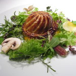 レフェルヴェソンス - アップルパイの様に～ 岩手石黒牧場 ホロホロ鶏のラグー 手長海老フォアグラ オレンジパプリカのソース