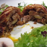 レフェルヴェソンス - アップルパイの様に～ 岩手石黒牧場 ホロホロ鶏のラグー 手長海老フォアグラ オレンジパプリカのソース断面１