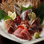 大衆居酒屋 おば九 - 鯵の姿造り付き鮮魚5種盛り