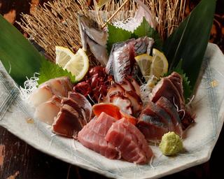 Zenseki Kanzen Koshitsu Izakaya Obakyuu - 鯵の姿造り付き鮮魚5種盛り