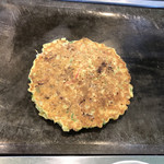 Okonomiyaki Ge-Buruhau Su - 焼いてくれたのを持って来てくれた状態