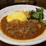 SPICY CURRY 魯珈 - 赤ワインが隠し味。ラム肉とカリフラワーのカレー