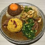 吉田カレー  - 大、キーマ、豚、（限定）ポテトサラダ、アチャール2150円